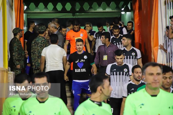 خبرگزاری فارس شب گذشته با انتشار ویدیویی وریا غفوری، کاپیتان تیم #استقلال را مسئول پوشیدن تی‌شرت‌هایی با نوشته #دختر_آبی توسط بازیکنان این تیم معرفی کرد. بازیکنان تیم فوتبال استقلال تهران روز یک‌شنبه ۲۴ شهریور قبل از آغاز بازی مقابل تیم نفت مسجد سلیمان برای گرامی‌داشت یاد #سحر_خدایاری تی‌شرتی مشکی روی پیراهن ورزشی خود به تن کردند که روی آن عبارت 