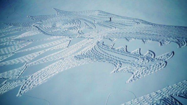 mrezarostamiیکی از طرفدارن «بازی تاج و تخت» ۱۳ساعت در آلپ پیاده‌روی کرد تا نشان سریال را روی برف رسم کند t.co/7NX3s5YuCj@VahidOnline#GoT