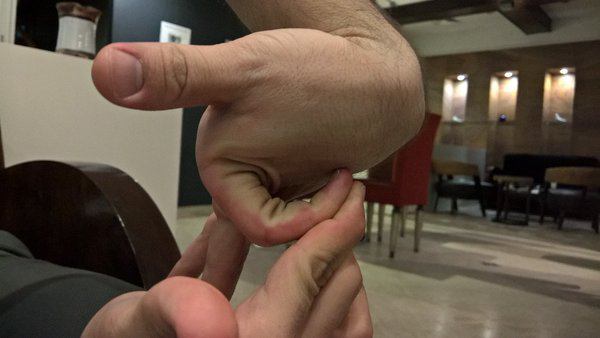 در #چالش #انعطاف #انگشت من اول میشم👆#دست #انعطاف‌پذیریpiinacoladaa