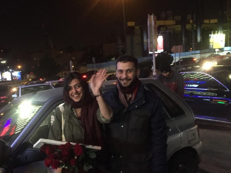 'قشنگ‌ترین های جهان... خندیدنتان جان است...#ندا_ناجی آزاد شد'hodasobhaniعکسی که می بینید عکس مرخصی ندا ناجی است و همسرش ماه‌هاست منتظر این لحظه بود، در انبوه خبرهای بد این عکس حال آدم را خوب می‌کند، کاش آزاد شدن دیگران را ببینیم.aghazadeh811آپدیت