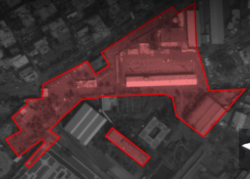 ارتش اسرائیل اعلام کرد در موجی گسترده از حملات هوایی در شامگاه جمعه، مقر سازمان صنایع دریایی جمهوری اسلامی و چندین سایت دیگر تولید تسلیحات را در تهران هدف قرار داده است.به گفته ارتش اسرائیل، این مرکز مسئول تحقیق، توسعه و تولید انواع تسلیحات دریایی از جمله شناورهای سطحی و زیرسطحی، سامانه‌های سرنشین‌دار و بدون سرنشین، همچنین موتور‌ها و جنگ‌افزارها بوده است.ارتش اسرائیل اعلام کرد هدف قرار دادن این مقر، ضربه به توان دریایی جمهوری اسلامی را تعمیق می‌کند و به‌ویژه ظرفیت تولید تسلیحات دریایی را تحت تاثیر قرار می‌دهد.همزمان، سایت‌های متعددی که به گفته ارتش اسرائیل برای تولید و توسعه انواع تسلیحات و سامانه‌های پدافند هوایی استفاده می‌شد، هدف حمله قرار گرفت. این نهاد هدف از این حملات را حفظ برتری هوایی نیروی هوایی اسرائیل در آسمان ایران عنوان کرد.@VahidOOnLine📡 @VahidOnline