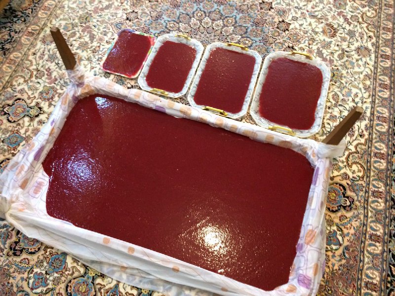 #لواشک درست کردیم، تو سینی‌هامون جا نشد، میزمون رو برگردوندیم ریختیم کفِش. Golnea