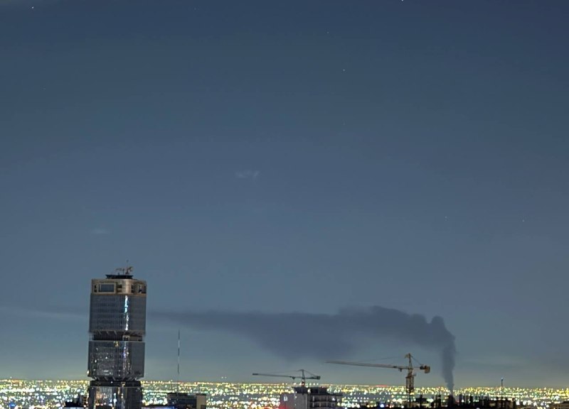 تصاویر دریافتی از ستون دود سیاه در جنوب شهر تهران دریافتی پس از شنیده شدن صدای جنگنده در ۱۹