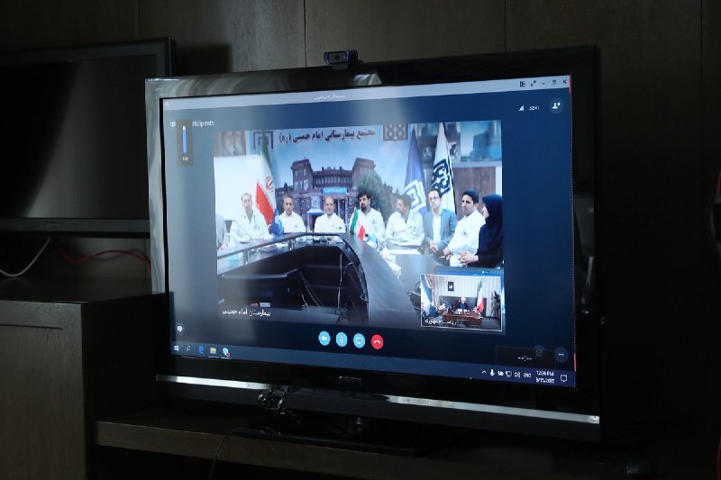 همه رو به استفاده از #پیام‌رسان داخلی تشویق می‌کنی ولی خودت سراغ #اسکایپ می‌ری. گاف‌ها دیگه اینقدر زیاد شده که تیم رسانه‌ای دولت حتی به خودش زحمت نمی‌ده این موارد رو قبل از انتشار بررسی کنهarashzdاستفاده نهادها و موسسات دولتی و عمومی غیردولتی از پیام‌رسان‌های اجتماعی خارجی برای مکاتبات اداری و ارائه خدمات اداری ممنوع است.mjnanakarتو اتاق کنترل بحران کشور سیم‌ها رو با چسب می‌چسبونن و از زیر فرش رد میکنن!aliferferiجناب رییس‌جمهور اون تصویری که پس‌زمینه کامپیوتر شماست قله #دماوند نیست، قله Taranaki در کشور نیوزلنده! 🤦‍♂️ maps [ایرنا هم]MehdiBahraamiخودشون رو چپوندن تو کادر که جناب رییس‌جمهور ببینه! اونا مریض شن اشکال نداره؟ AmirIsHereNowآپدیت