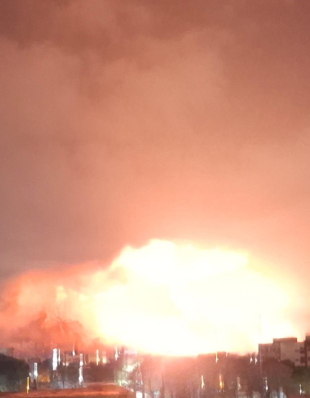 'انفجارها سمت قائمیه #اصفهان حدود ساعت ۲۱'تصاویر دریافتی از شهروندان، دوشنبه ۳ فروردینVahid📡 @VahidOnline'انفجارها سمت قائمیه #اصفهان حدود ساعت ۲۱'تصاویر دریافتی از شهروندان، دوشنبه ۳ فروردینVahid📡 @VahidOnline