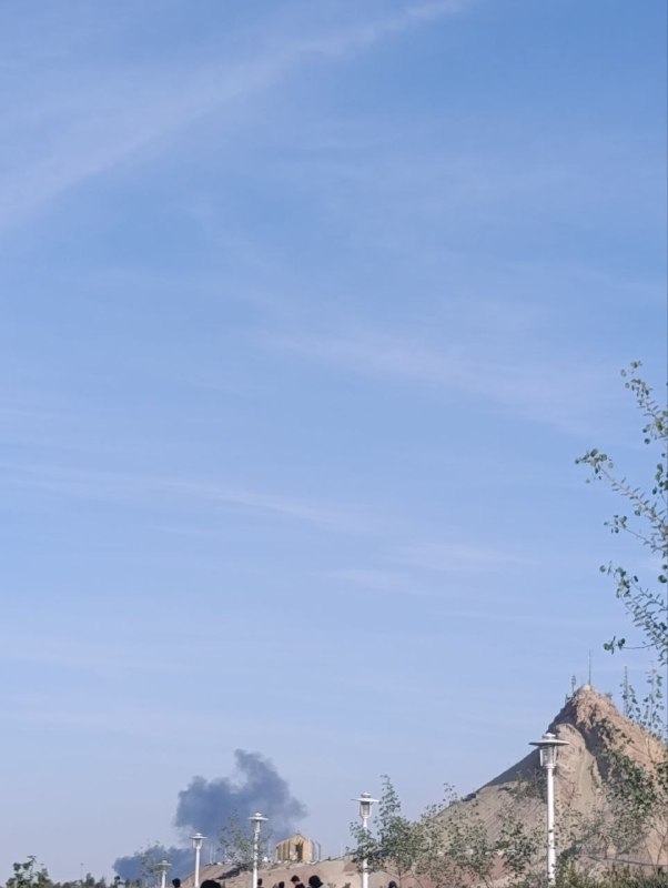 بنا بر پیام‌ها و تصاویر دریافتی از شهروندان حدود ساعت ۱۷ جایی حوالی #قم هدف قرار گرفت.فرستنده ویدیو نوشته