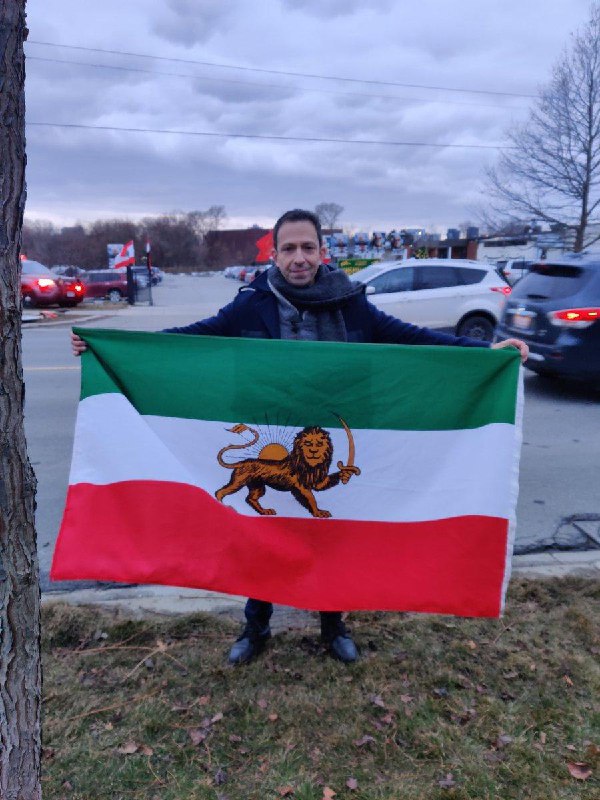 #مهدی_امین، فعال سیاسی مخالف جمهوری اسلامی و عضو سابق هیات مدیره کنگره ایرانیان #کانادا، چهارشنبه‌شب در محل سکونتش در شهر مارکهام در شمال شرق #تورنتو، به قتل رسیده است. هنوز گزارشی از طرف پلیس درباره این قتل منتشر نشده است.IranIntlbrkپلیس در پی خودروی هوندا CR-V سیاه رنگ، مدل 2015 با پلاک BNEV917 است.cbc📡 @VahidOnline