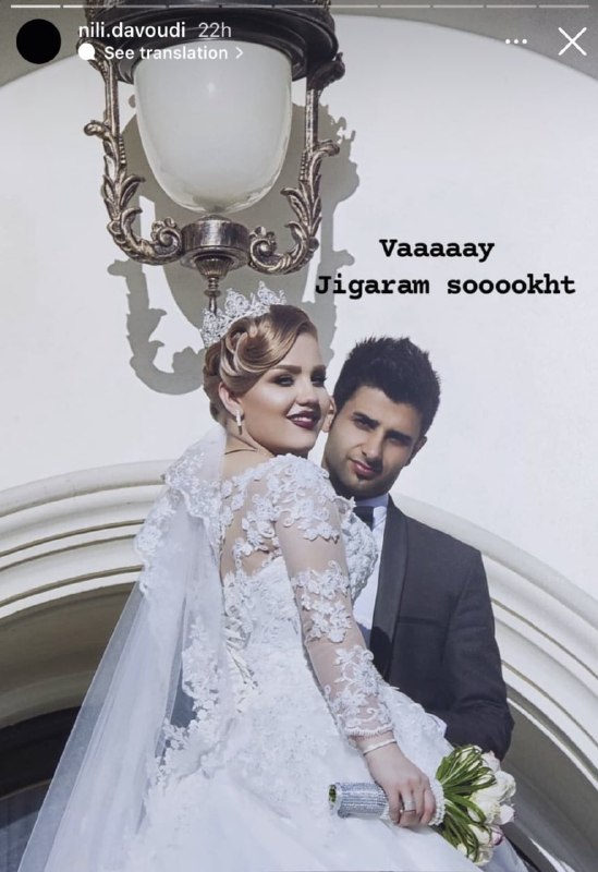 استوری همسر #علیرضا_خوشکار_بیاتی، که در ۱۶ آذر وقتی پشت فرمون بود تو مرزداران با شلیک گلوله به قتل رسید... Morteza_Sorkh1علیرضا خوشکاربیاتی، ۳۰ ساله، ۱۶ آذرماه، درحال رانندگی بود که در خیابان مرزداران تهران، نیروهای جمهوری‌اسلامی با باتون به شیشه‌ی ماشینش کوبیده و آنها را شکستند و بعد که علیرضا سرعتش را زیاد کرد تا از دست آنها فرار کند با موتور دنبالش رفتند و به سمت او تیراندازی کردند.تیر به دست علیرضا خورد، از دستش رد شد و به ریه‌ی او اصابت کرد. نیروهای جمهوری‌اسلامی جای اینکه او را به بیمارستان منتقل کنند به کلانتری بردند و پس از چند ساعت خونریزی جسم بی‌جان او را به بیمارستان منتقل کردند.1500tasvir_listمنابع نزدیک به خانواده علیرضا خوشکار بیاتی به ایران‌اینترنشنال گفتند او با گلوله جنگی و از فاصله نزدیک هدف قرار گرفته است.جسد علیرضا خوشکار بیاتی حدود ساعت ۱۱ صبح روز پنج‌شنبه ۱۷ آذر و با حضور پرشمار ماموران امنیتی و لباس شخصی در بهشت زهرای تهران به خاک سپرده شد.ماموران پیش از این به خانواده خوشکار بیاتی گفته بودند اگر در مورد شیوه مرگ او اطلاع‌رسانی کنند، اجازه تدفین جسد را نمی‌دهند.بر اساس اخبار دریافتی، علیرضا خوشکار بیاتی به تازگی ازدواج کرده و دو هفته دیگر سالروز تولد او بوده است.@VahidOOnLine📡 @VahidOnlineاستوری همسر #علیرضا_خوشکار_بیاتی، که در ۱۶ آذر وقتی پشت فرمون بود تو مرزداران با شلیک گلوله به قتل رسید... Morteza_Sorkh1علیرضا خوشکاربیاتی، ۳۰ ساله، ۱۶ آذرماه، درحال رانندگی بود که در خیابان مرزداران تهران، نیروهای جمهوری‌اسلامی با باتون به شیشه‌ی ماشینش کوبیده و آنها را شکستند و بعد که علیرضا سرعتش را زیاد کرد تا از دست آنها فرار کند با موتور دنبالش رفتند و به سمت او تیراندازی کردند.تیر به دست علیرضا خورد، از دستش رد شد و به ریه‌ی او اصابت کرد. نیروهای جمهوری‌اسلامی جای اینکه او را به بیمارستان منتقل کنند به کلانتری بردند و پس از چند ساعت خونریزی جسم بی‌جان او را به بیمارستان منتقل کردند.1500tasvir_listمنابع نزدیک به خانواده علیرضا خوشکار بیاتی به ایران‌اینترنشنال گفتند او با گلوله جنگی و از فاصله نزدیک هدف قرار گرفته است.جسد علیرضا خوشکار بیاتی حدود ساعت ۱۱ صبح روز پنج‌شنبه ۱۷ آذر و با حضور پرشمار ماموران امنیتی و لباس شخصی در بهشت زهرای تهران به خاک سپرده شد.ماموران پیش از این به خانواده خوشکار بیاتی گفته بودند اگر در مورد شیوه مرگ او اطلاع‌رسانی کنند، اجازه تدفین جسد را نمی‌دهند.بر اساس اخبار دریافتی، علیرضا خوشکار بیاتی به تازگی ازدواج کرده و دو هفته دیگر سالروز تولد او بوده است.@VahidOOnLine📡 @VahidOnline