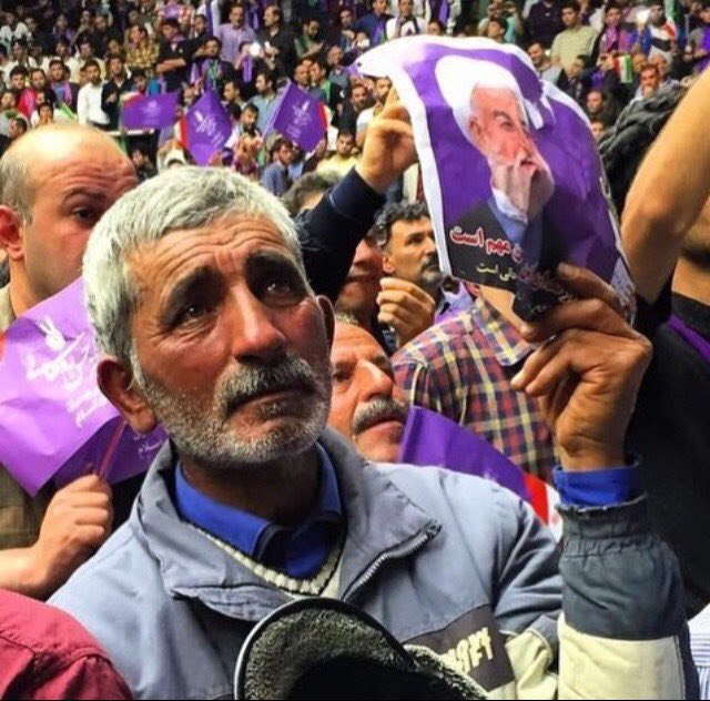 رئیسی با ژست سید محرومان وارد انتخابات شد، #میرزاآقا شد نماد برد حسن روحانی؛ بذار تو حال خودش باشهtwitter.com/rezahn56/status/865843881673412609📡 @VahidOnline