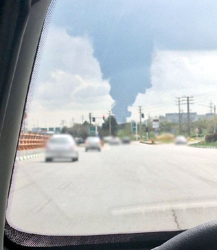 #مشهد عکس‌های دریافتی از ستون دود 'سمت فرودگاه مشهد پس از انفجارهای ساعت ۹