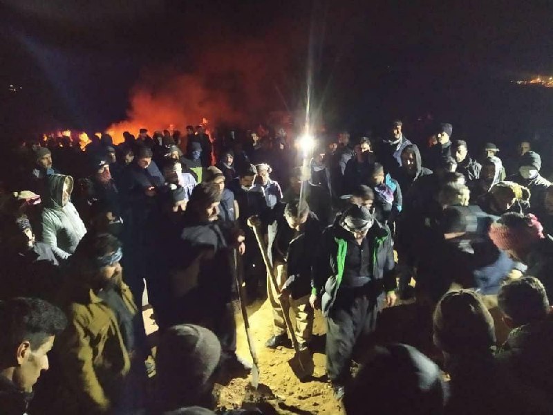 شورش نیکنام که در جریان خیزش سراسری در مهاباد بر اثر شلیک نیروهای سرکوبگر زخمی شده بود، در یکی از بیمارستان‌های ارومیه جان خود را از دست داد.kurdpa_farsiشورش نیکنام، روز ۲۶ آبان، در جریان اعتراض مردم #مهاباد از سوی ماموران سپاه پاسداران هدف تیراندازی با گلوله جنگی قرار گرفت و به شدت زخمی شد.پیکر زخمی #شورش_نیکنام به بیمارستان سیدالشهدا ارومیه منتقل شد و او پس از ده روز در اثر شدت جراحات جان خود را از دست داد. RadioFarda_مراسم خاکسپاری پیکر شورش نیکنام در روستای 