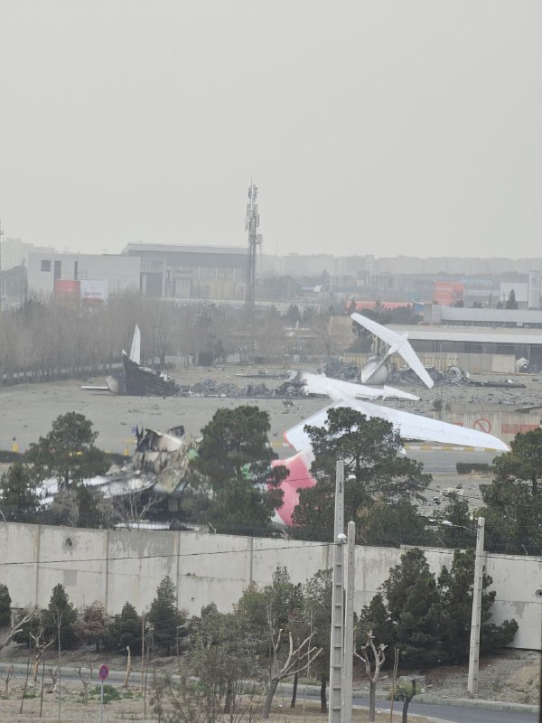 'هواپیما در آتش'تصاویر دریافتی 'مربوط به حمله شنبه ۱۶ اسفند به فرودگاه مهرآباد #تهران'Vahid📡 @VahidOnline'هواپیما در آتش'تصاویر دریافتی 'مربوط به حمله شنبه ۱۶ اسفند به فرودگاه مهرآباد #تهران'Vahid📡 @VahidOnline