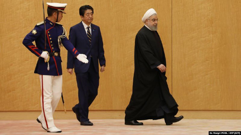 حسن #روحانی از دولت #ژاپن خواسته است که پول‌های مربوط به فروش نفت را که «در بانک ژاپن مسدود شده» آزاد کند.... او که  در جمع مدیران ارشد ژاپنی سخنرانی می‌کرد، گفت این پول‌ها به «فروش نفت ما قبل از تحریم‌های آمریکا مربوط می‌شود» و «حق طبیعی ماست که این پول به ما برگردانده شود». آقای روحانی اشاره نکرد که چه میزان از پول‌های فروش نفت ایران در بانک‌ ژاپن مسدود شده است....ژاپن پیش از اعمال تحریم‌های #آمریکا، چهارمین مشتری عمده آسیایی نفت ایران بود و ... پس از اعمال تحریم‌ها موفق شد یک دوره معافیت شش ماهه از دولت آمریکا دریافت کند ولی با پایان یافتن این معافیت، صادرات نفت ایران به ژاپن متوقف شد....در روزهای گذشته گزارش‌هایی درباره تلاش ایران برای آزادکردن پول‌های بلوکه‌شده در کره‌جنوبی نیز منتشر شده بود. روزنامه‌های کره جنوبی روز ۲۵ آذر با استناد به اظهارات مقامات رسمی گزارش دادند که ایران سفیر این کشور را به‌خاطر «بدهی شش میلیارد دلاری» از بابت واردات نفت ایران احضار کرده است. ...RadioFarda_#ایران_ژاپن📡 @VahidOnline