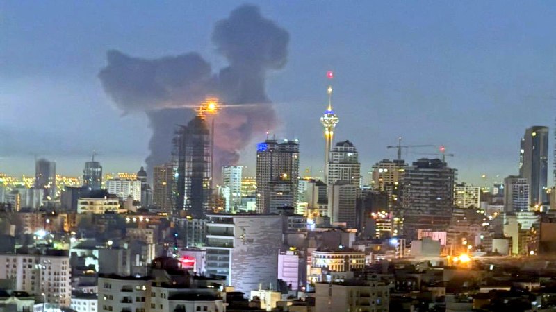 '#تهران سمت فرودگاه مهرآباد'عکس‌های دریافتی از 'حمله حدود ساعت ۳ بامداد سه‌شنبه ۱۸ فروردین'Vahid📡 @VahidOnline'#تهران سمت فرودگاه مهرآباد'عکس‌های دریافتی از 'حمله حدود ساعت ۳ بامداد سه‌شنبه ۱۸ فروردین'Vahid📡 @VahidOnline