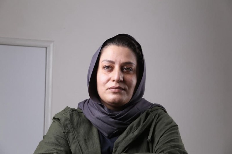#شیده_لالمی، روزنامه‌نگار و دبیر اجتماعی روزنامه #همشهری #درگذشت.SaeedBarabadiخانواده مطبوعات یکی از بهترین خبرنگاران خود را از دست داد. شیده، قلمی توانا و نگاهی دقیق به موضوعات اجتماعی داشت.hassanzohouriبه‌حدی تلخ، دردناک و باورنکردنیه که شاید بهترین کار سکوته ولی همین هم نشدنیه.این چندسال با هر خبر مهمی در حوزه اجتماعی، سریع یاد گزارش‌های شیده می‌افتادم؛ چه گزارش‌هایی.mbagherzadeh1روزنامه‌نگاری که درباره انفعال رسانه‌ها در حوادث #آبان۹۸ سکوت نکرد و گزارش داد، #شیده_لالمی درگذشت. تسلیت به روزنامه‌نگاران ایرانی.NaeimehDoustdarفقدان شیده ضربه بزرگی برای #روزنامه‌نگاری است؛ چون دغدغه داشت و فکر می‌کرد.samadbeygiچند گزارش از #شیده_لالمی