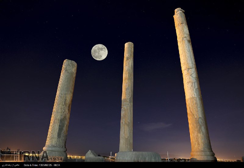گزارش تصویری #ایرنا از بزرگترین #ماه #بدر چند دهه گذشته و آینده در #تخت_جمشید irna.ir/fa/Photo/3337475/#ابرماه #سوپرمون #Supermoon 📡 @VahidOnline