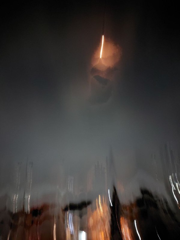 شهروندان در پیام‌ها می‌گویند از #تهران یک موشک شلیک شده.فرستنده تصویر اول نوشته