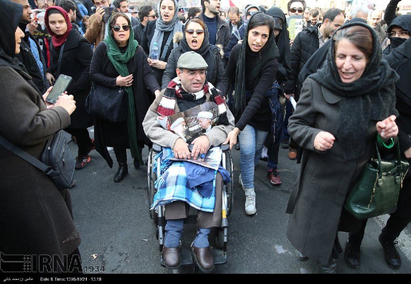 #پروین_فهیمی، مادر شهید #سهراب_اعرابی در تشییع جنازه #هاشمی_رفسنجانیmasoudkazemi81