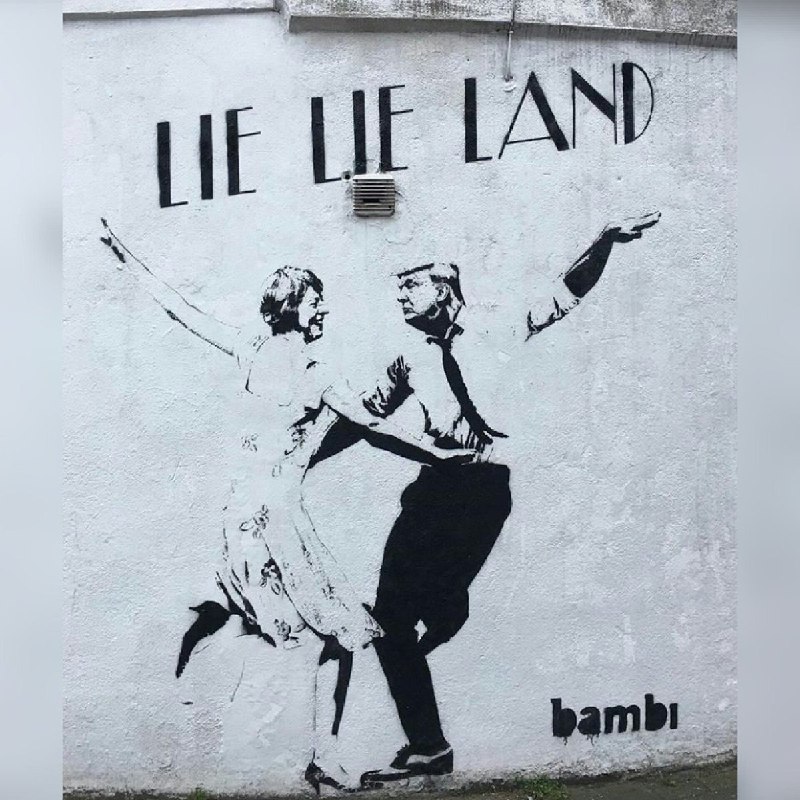 #گرافیتی در #لندن، #رقص #ترامپ و #ترزامی با عنوان lie lie landforoughsadeghi