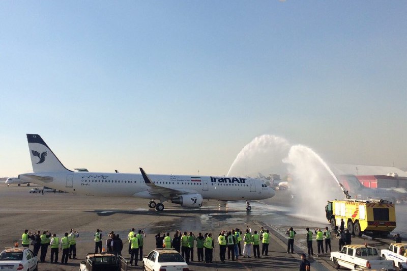 خوش آمدگویی به #ایرباس جدید با واتر سالوت، همون شامپاین باز کردنه دیگه؟!halVlid