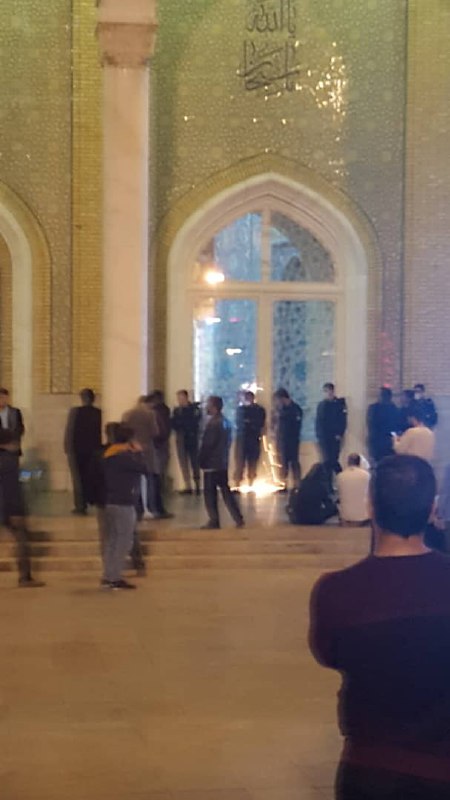 مدافعان حرم حضرت زینب طی چه فرآیندی تبدیل شدند به مهاجمان #حرم_حضرت_معصومه؟🤔HamedTabaarقم - جوشکاری درهای حرم حضرت معصومه imna_farsiبنویسید در سال ۲۰۲۰ عده‌ای از شیعیان برای در بسته حرم حضرت معصومه بیشتر غصه خوردند تا در بسته اقتصاد مملکت، و عده دیگری از شیعیان برای شکسته شدن آن در بیشتر غصه خوردند تا شکسته شدن دنده معترضان حاشیه‌نشین در بازداشتگاه‌ها.anti_leftistپیامی هم داشتم از فرستنده عکس آخر که نوشته بود