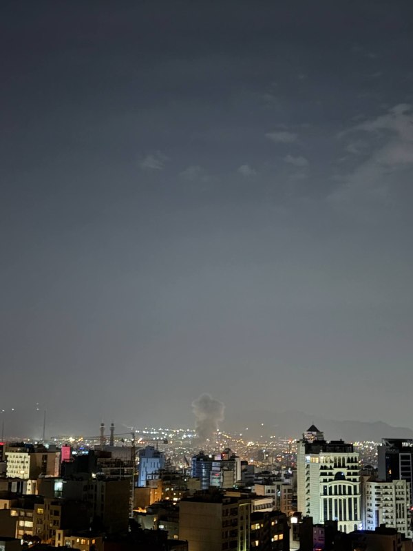 شهروندان از شنیده شدن صدای چندین انفجار در شرق #تهران خبر می‌دهند.تصاویر دریافتی، یکشنبه ۲ فروردین حدود ساعت ۲۰