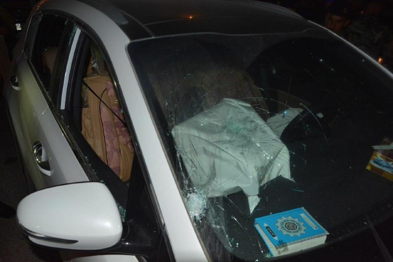 در ادامه‌ی قتل‌های زنجیره‌ای عراق، #رهام_یعقوب، یکی از فعالان اعتراضات بصره #عراق هم توسط افراد مسلح #ترور شد.lantenlترویست‌های مسلح دکتر رهام یعقوب پزشک و فعال مدنی اهل #بصره و از چهره‌های شاخص معترضین شهر را ترور کردند.در بصره پیام روشن است... خفه می‌کنیم 💬بعضی صفحات عراقی مطلبی را از خبرگزاری مهر منتشر می‌کنند که رهام را وابسته به کنسولگری آمریکا دانسته بوده است.melliiun6️⃣ hooshmandk📡 @VahidOnlineدر ادامه‌ی قتل‌های زنجیره‌ای عراق، #رهام_یعقوب، یکی از فعالان اعتراضات بصره #عراق هم توسط افراد مسلح #ترور شد.lantenlترویست‌های مسلح دکتر رهام یعقوب پزشک و فعال مدنی اهل #بصره و از چهره‌های شاخص معترضین شهر را ترور کردند.در بصره پیام روشن است... خفه می‌کنیم 💬بعضی صفحات عراقی مطلبی را از خبرگزاری مهر منتشر می‌کنند که رهام را وابسته به کنسولگری آمریکا دانسته بوده است.melliiun6️⃣ hooshmandk📡 @VahidOnline