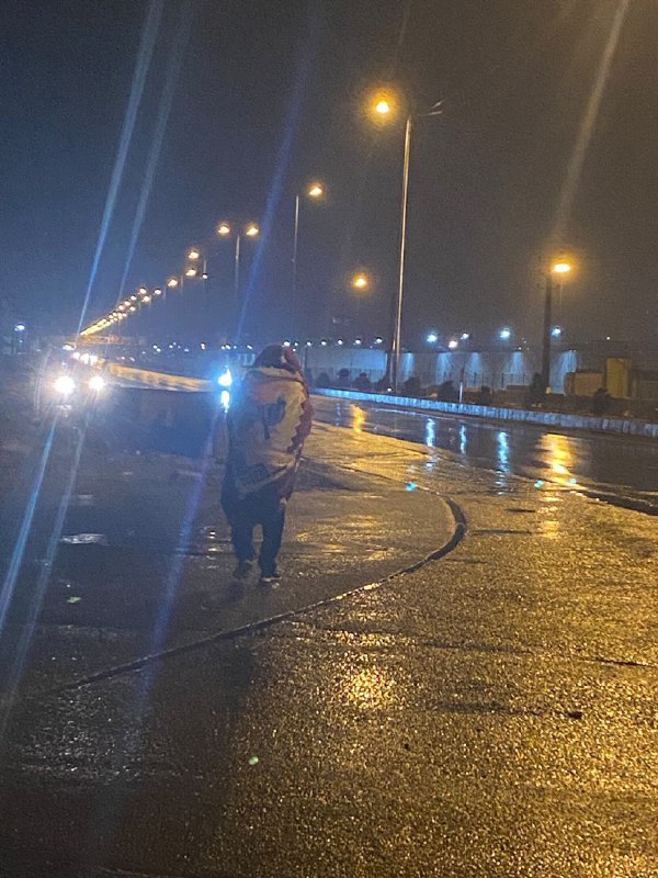 مادر و خاله #محمد_قبادلو به ماموران زندان می‌گویند؛ «محمد من را شما کشتید. اون به خاطر همه شما جوون‌ها به خیابون رفت.»AmirMiresmaeiliساعاتی پیش از اعدام