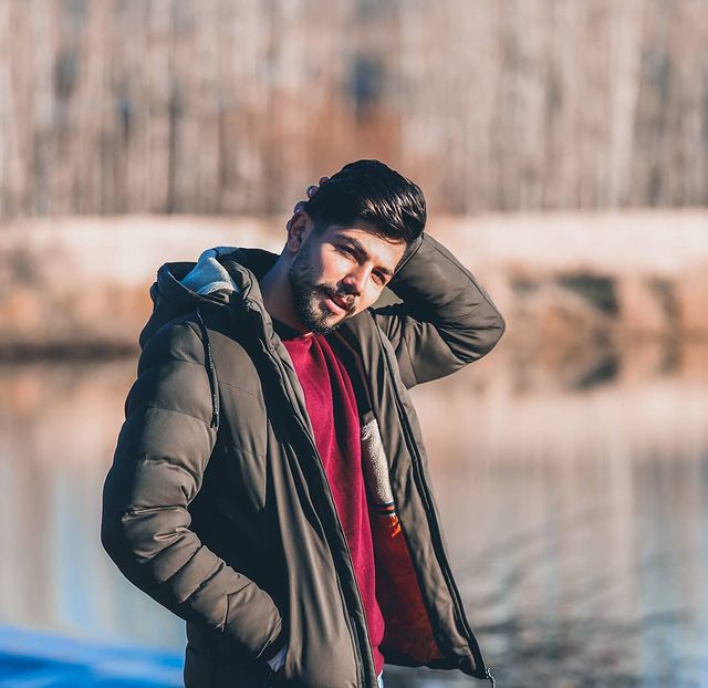 #بوکانمیلاد معروفی ٢٣ ساله که روز پنج‌شنبه بیست و ششم آبان‌ماه در جریان اعتراضات به شدت زخمی شده بود، امروز جمعه ۲۷ آبان‌ماه بر اثر شدت جراحات  جان خود را از  دست داد.Kolbarnewsمادر میلاد معروفی