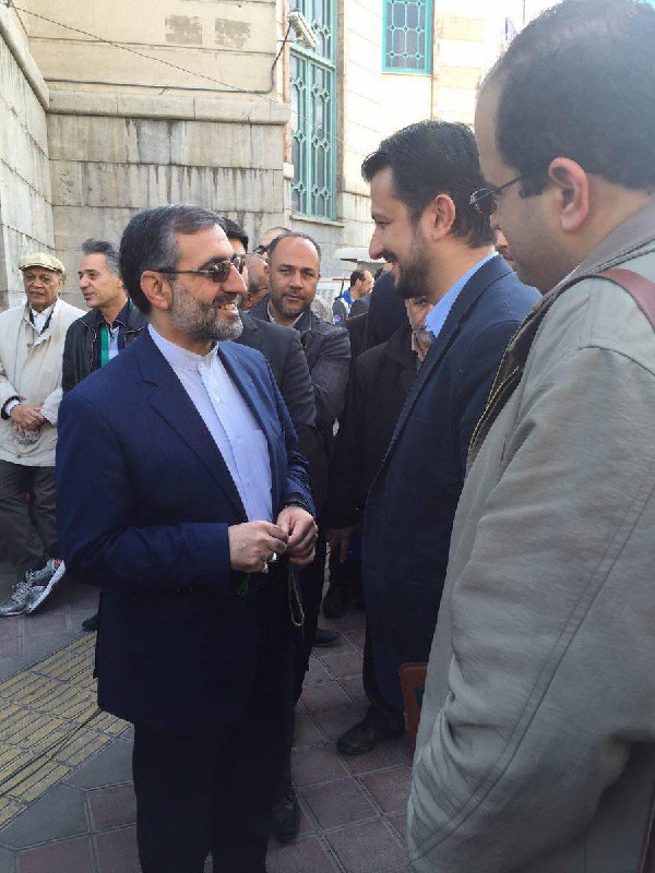 miladfadaiصف حسینیه ارشاد، برخورد عماد بهاور با زندانبانش رییس سازمان زندان ها #انتخابات t.co/V2MihNitok@VahidOnline#انتخابات #عماد_بهاور