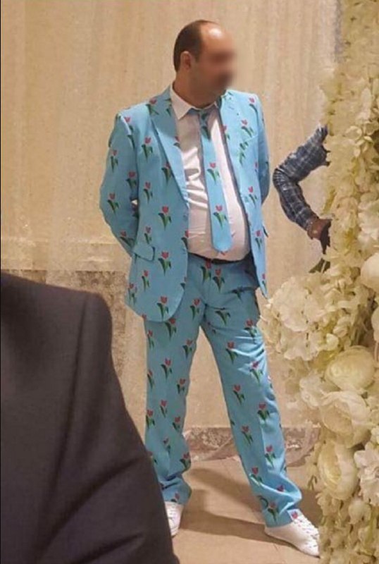 #وقتی واسه اینکه مادرزنت ناراحت نشه، میدی پارچه‌ای که از مکه سوغات آورده رو واست بدوزند بپوشی.amir_persis