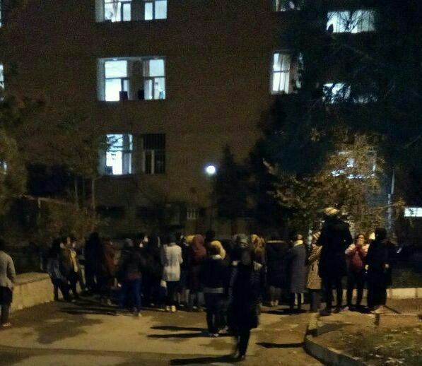 #تجمع اعتراضی دختران #دانشجو ی #خوابگاه #کوی_چمران نسبت به محدودیت ساعت ورود و خروج و اجباری شدن #حجاب در مجموعهBanafshehjamali