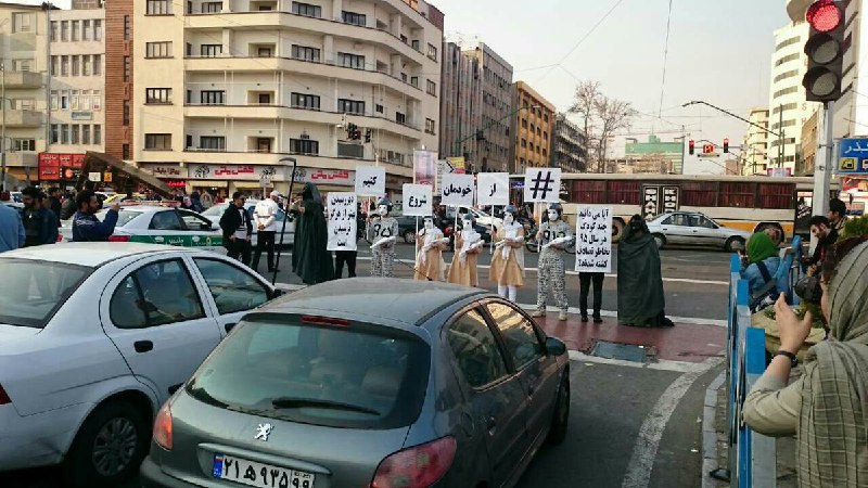 هم اکنون، چهار راه ولیعصر #تهران#کمپین #ازخودمان‌شروع‌کنیم.amirebtehaj