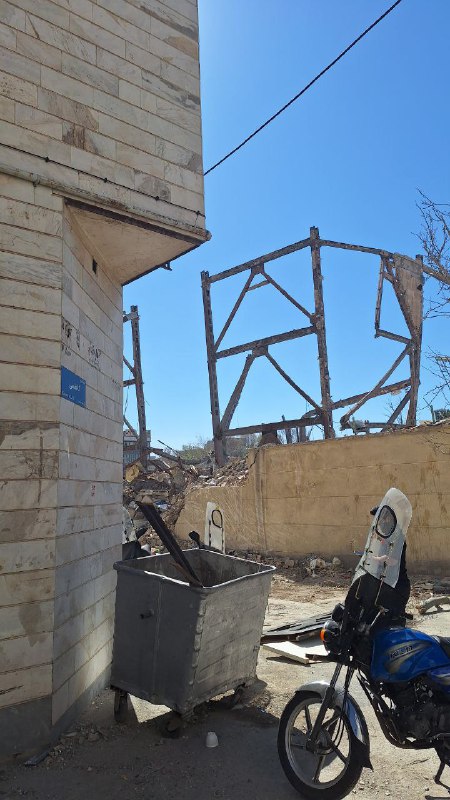 بقایای اسکلت 'کلانتری ۱۵۳ شهرک ولی‌عصر #تهران'تصاویر دریافتی 'دوشنبه ۱۱ اسفند هدف گرفته شده بود.'Vahid📡 @VahidOnlineبقایای اسکلت 'کلانتری ۱۵۳ شهرک ولی‌عصر #تهران'تصاویر دریافتی 'دوشنبه ۱۱ اسفند هدف گرفته شده بود.'Vahid📡 @VahidOnline