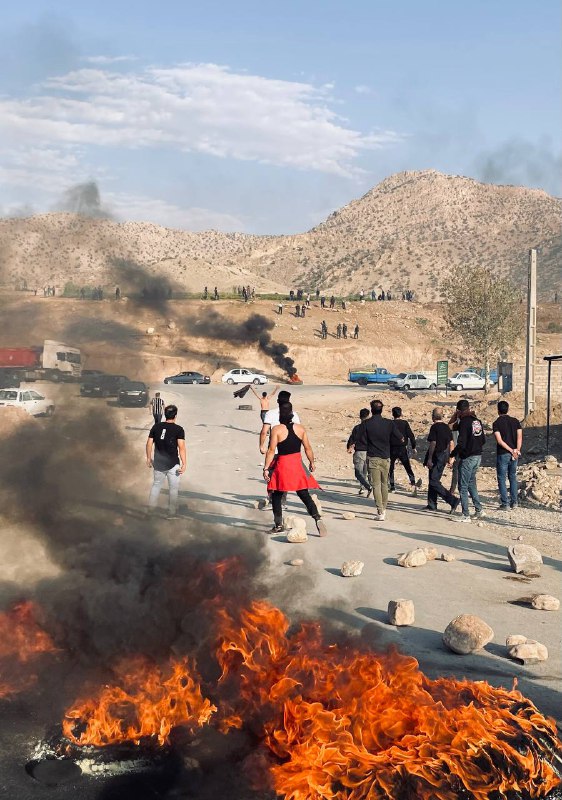 'مقاومت با سنگ و آجر در برابر ماموران، ۵ آبان مراسم چهلم #نیکا_شاکرمی در #لرستان'Vahid📡 @VahidOnline'مقاومت با سنگ و آجر در برابر ماموران، ۵ آبان مراسم چهلم #نیکا_شاکرمی در #لرستان'Vahid📡 @VahidOnline