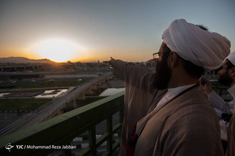 +یافتم! اون ماهه-خورشیده!+ماهه!-خورشیده جانم، شما رنگدانه‌ها رِ بَوین! حرکات سلولی رِ بَوین!_Cafe