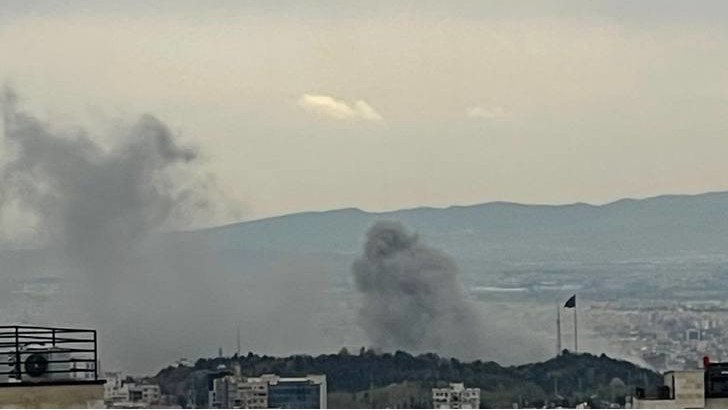 تصاویر دریافتی از #تهران شنبه ۸ فروردین شهروندان در پیام‌ها میگن حدود ساعت ۱۳ نقاطی در شهرک محلاتی در شمال شرق تهران و خیابان مهناز (صابونچی) هدف قرار گرفتند.Vahid📡 @VahidOnlineتصاویر دریافتی از #تهران شنبه ۸ فروردین شهروندان در پیام‌ها میگن حدود ساعت ۱۳ نقاطی در شهرک محلاتی در شمال شرق تهران و خیابان مهناز (صابونچی) هدف قرار گرفتند.Vahid📡 @VahidOnline