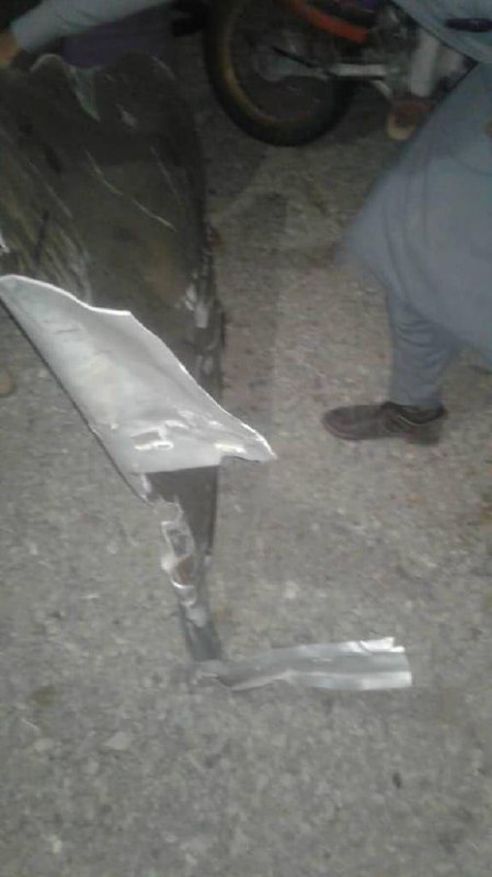 دو ساعت و نیم پیش کسی این تصاویر رو فرستاد و نوشت که این‌ها با صدای مهیب در منطقه #سرجنگل #سیستان‌وبلوچستان سقوط کردند و مدعی شد به عملیات #پرتاب_ماهواره مربوطه.نتونسته بودم منبع دیگری براش پیدا کنم و دانش اینکه چقدر ممکن یا مضحکه رو هم ندارم. الان دیدم بعضی از این تصاویر در منابع دیگری منتشر شدند که البته اون‌ها هم هیچ اعتباری برای تاییدش ندارند ولی چون بعضی از ولاییون هم گذاشتند شاید درست باشه.❗️آپدیت