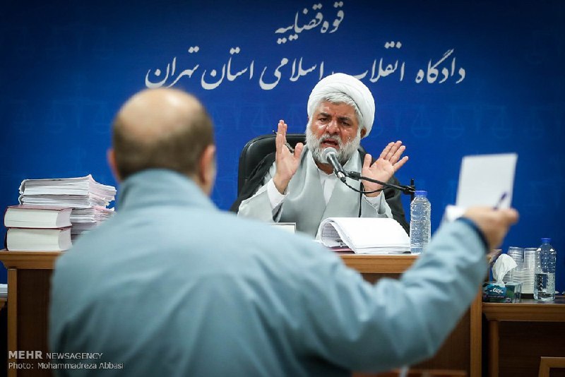 دادگاه متهمان پرونده #بابک_زنجانی باعث شد عکس‌های کاملی از محمد #مقیسه، #قاضی تعداد زیادی از #زندانیان_سیاسی با نام مستعار قبلی ناصریان، منتشر شود. EhsanMehrabi7