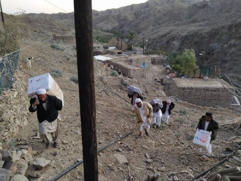 عبور از مسیر صعب العبور منطقه گرگان شهرستان نیکشهر با پای پیاده و کولبری برای رساندن کمک های مردمی به روستاهای بالادست رودخانه که پس از سیل اخیر هیچگونه راه ارتباطی ندارند#سیستان‌وبلوچستانSyofgg1993📡 @VahidOnlineعبور از مسیر صعب العبور منطقه گرگان شهرستان نیکشهر با پای پیاده و کولبری برای رساندن کمک های مردمی به روستاهای بالادست رودخانه که پس از سیل اخیر هیچگونه راه ارتباطی ندارند#سیستان‌وبلوچستانSyofgg1993📡 @VahidOnline