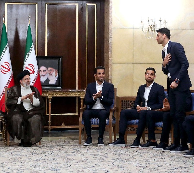 'آتش زدن بنر تبلیغاتی #علیرضا_بیرانوند در بزرگراه حکیم تهران پس از دیدارش با ابراهیم رئیسی، ۲۶ آبان'#جام_جهانیVahid📡 @VahidOnline'آتش زدن بنر تبلیغاتی #علیرضا_بیرانوند در بزرگراه حکیم تهران پس از دیدارش با ابراهیم رئیسی، ۲۶ آبان'#جام_جهانیVahid📡 @VahidOnline