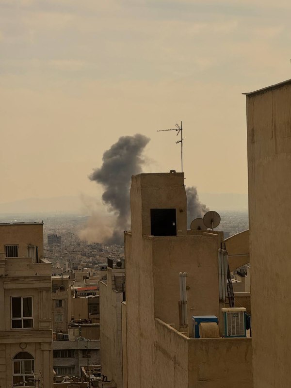 'عکس از سمت مرزداران #تهران گرفته شده، همین الان'عکس دریافتی با شرح بالا در ساعت ۱۳