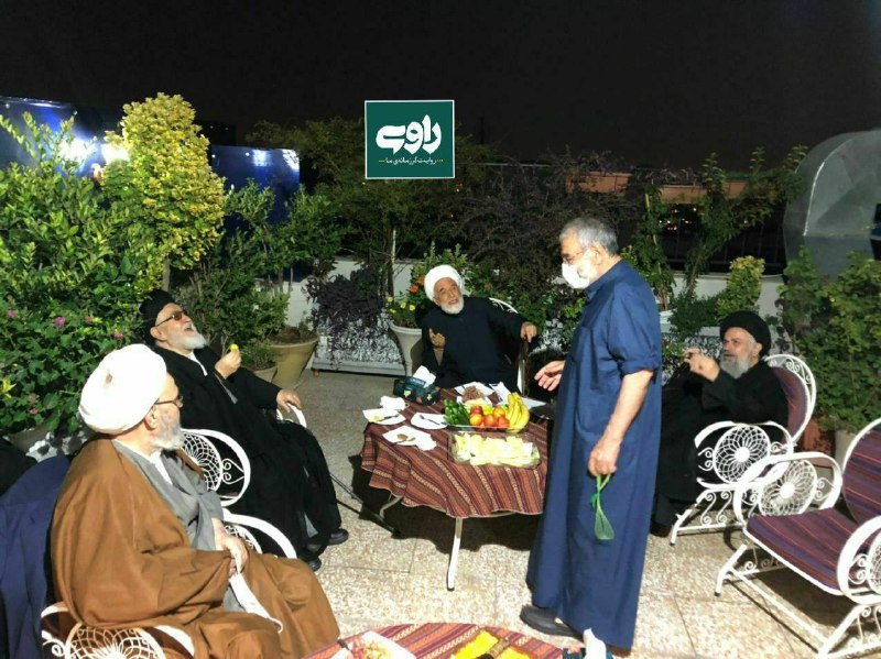 مهدی #کروبی در منزل #قدرت‌الله_علیخانی، از اعضای مجمع روحانیون. آقای کروبی دوشنبه شب با هفت تن از فعالین سیاسی نزدیک به خود، دیدار داشته است. در یک ماه اخیر گشایش‌هایی در حصر مهدی کروبی رخ داده است.RadioFarda_📡 @VahidOnline