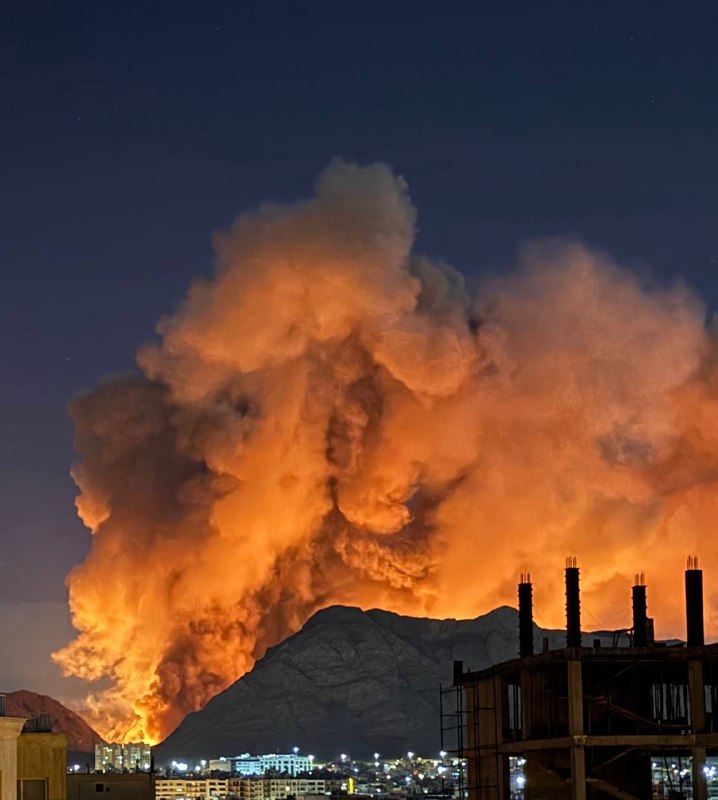 عکس‌های دریافتی از 'انفجارهای حمله به انبار مهمات در #اصفهان، ساعت ۲ بامداد'سه‌شنبه ۱۱ فروردینVahid📡 @VahidOnlineعکس‌های دریافتی از 'انفجارهای حمله به انبار مهمات در #اصفهان، ساعت ۲ بامداد'سه‌شنبه ۱۱ فروردینVahid📡 @VahidOnline