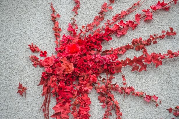 گرافیتی جدید #بنکسی به‌مناسبت #ولنتاین روی دیواری در شهر بریستول بریتانیا. omid_keshtkar📡 @VahidOnlineگرافیتی جدید #بنکسی به‌مناسبت #ولنتاین روی دیواری در شهر بریستول بریتانیا. omid_keshtkar📡 @VahidOnline