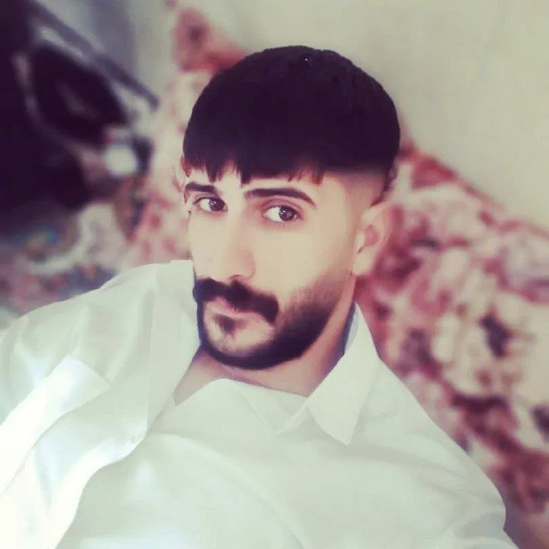 امروز جمعه ۲۷ آبان،  #امیر_فراستی_شاد در جریان اعتراضات مردمی پیرانشهر با تیراندازی نیروهای امنیتی کشته شد.KurdistanHRNبه گفته شاهدان عینی هزاران نفر از مردم #پیرانشهر با حمل پیکر #امیر_فراست‌شاد بر دوش، به سمت آرامستان شهر حرکت می‌کنند. همانطور کە در این فیلم دیدە می‌شود، حکومت شبکه برق پیرانشهر را قطع کردە است.RadioZamanehمراسم تشییع و خاکسپاری امیر فراستی شاد جمعه ۲۷ آبانKurdistanHRN, Sh_Mouselchi📡 @VahidOnlineامروز جمعه ۲۷ آبان،  #امیر_فراستی_شاد در جریان اعتراضات مردمی پیرانشهر با تیراندازی نیروهای امنیتی کشته شد.KurdistanHRNبه گفته شاهدان عینی هزاران نفر از مردم #پیرانشهر با حمل پیکر #امیر_فراست‌شاد بر دوش، به سمت آرامستان شهر حرکت می‌کنند. همانطور کە در این فیلم دیدە می‌شود، حکومت شبکه برق پیرانشهر را قطع کردە است.RadioZamanehمراسم تشییع و خاکسپاری امیر فراستی شاد جمعه ۲۷ آبانKurdistanHRN, Sh_Mouselchi📡 @VahidOnline