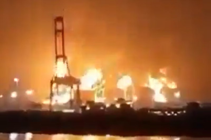 وزارت دفاع قطر بامداد پنج‌شنبه اعلام کرد که یک حمله موشکی جمهوری اسلامی به تأسیسات اصلی گازی این کشور در سواحل شمالی آسیب وارد کرده است.وزارت دفاع قطر در اکس نوشت