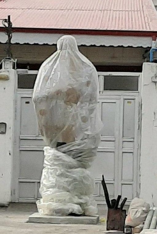 اومدن روی #مجسمه #قاسم_سلیمانی پلاستیک کشیدن که مسخره‌اش نکنند؟ بدترش کردند شبیه #کاندوم شده!mt Puniiiiishert.me/VahidOnline/37404اومدن روی #مجسمه #قاسم_سلیمانی پلاستیک کشیدن که مسخره‌اش نکنند؟ بدترش کردند شبیه #کاندوم شده!mt Puniiiiishert.me/VahidOnline/37404