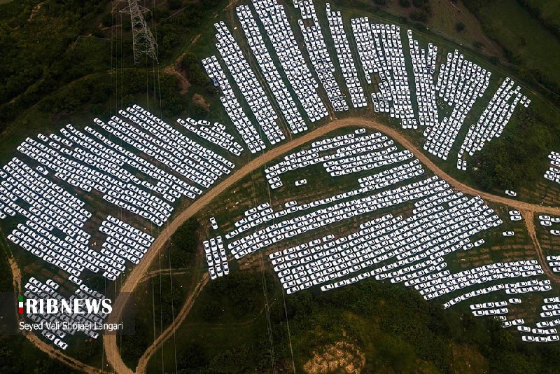 دپوی خودرو‌های #ایران‌خودرو #بابلعکس‌های سیدولی شجاعی لنگری#ایران_خودرو منتظر است تا پس از افزایش قیمت‌ها، این خودرو‌ها را با قیمت بالاتر ترخیص کند. EbrahimHeidariتو این سازوکار نظارتی، شاید صدها دستگاه خودروی دپو شده رویت نشه، اما کافیه تو یکی از این‌ ماشین‌ها بشینی و روسریت بیفته.. به شدت رویت میشیHaniyehMovahedآپدیت