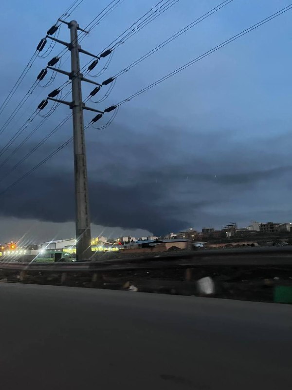 #مشهد عکس‌های دریافتی از ستون دود 'سمت فرودگاه مشهد پس از انفجارهای ساعت ۹